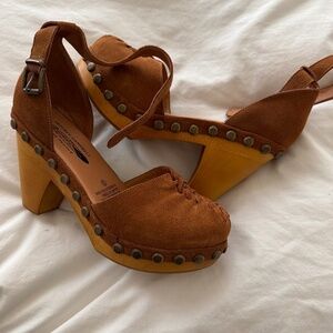 Free People Jeffrey Campbell Daubs Clog in Nutmeg Suede